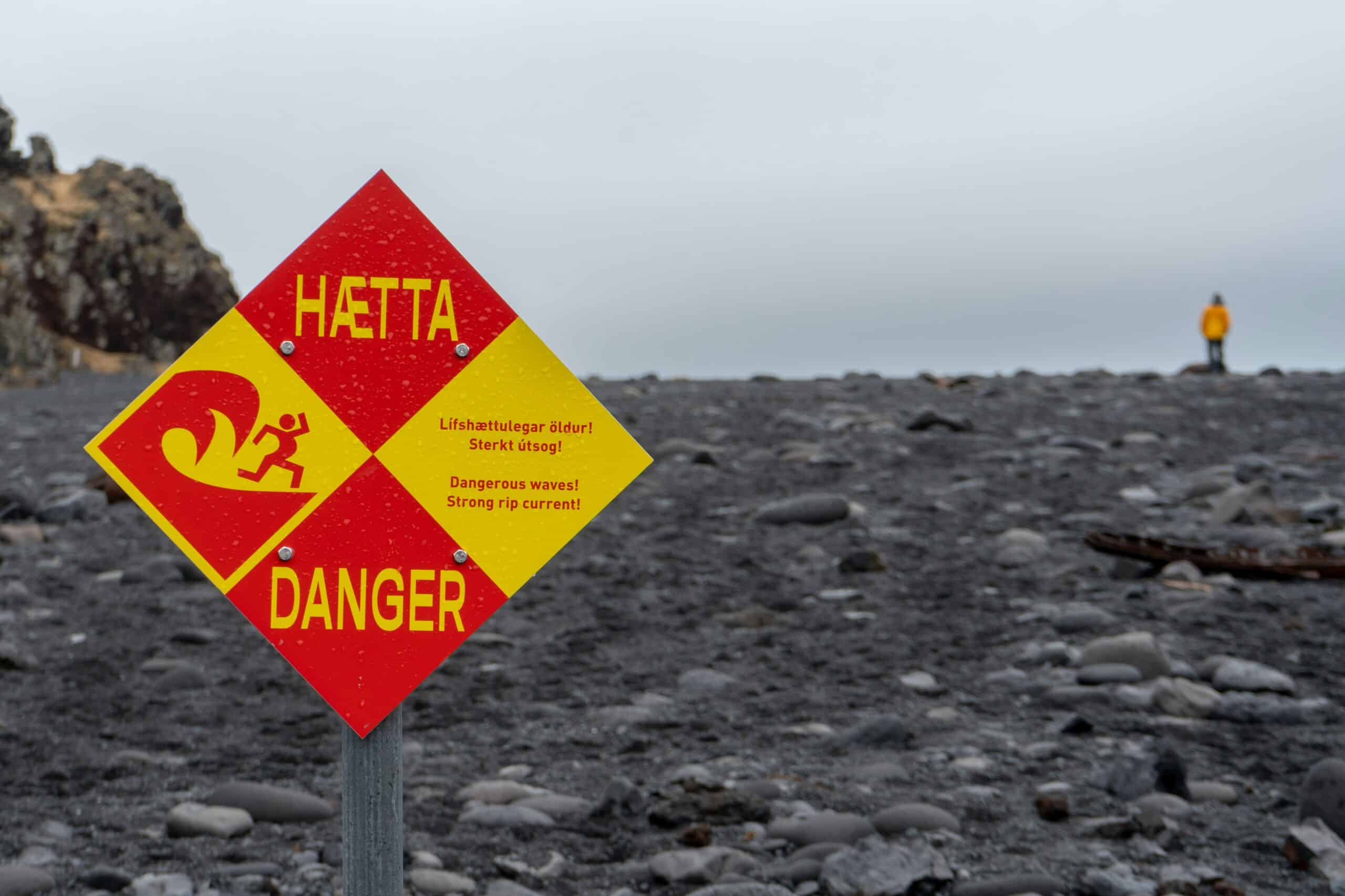 How to Anticipate Hazards While Driving 2 How to Anticipate Hazards While Driving 1